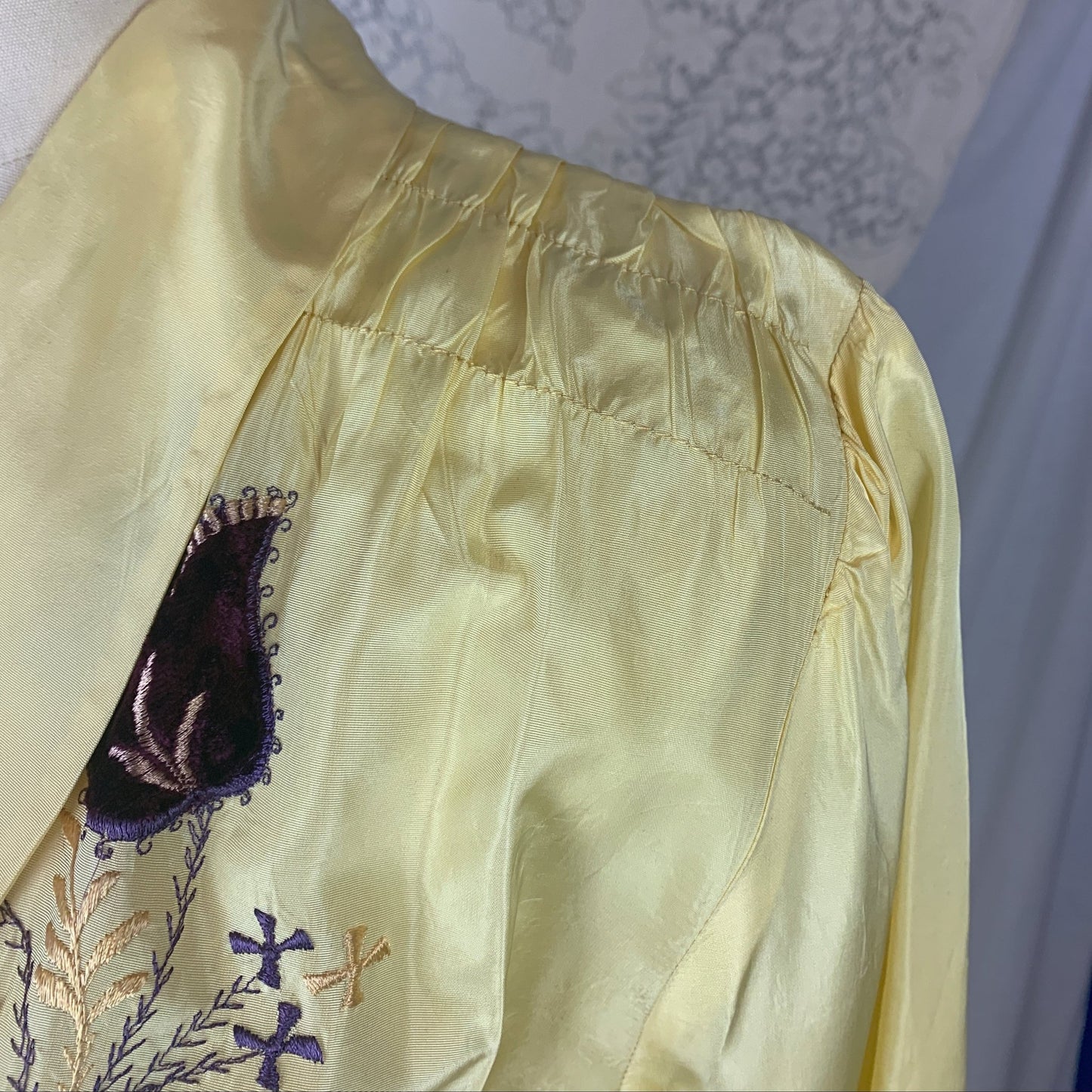 Vintage 1950's Robe | Lemon Yellow Rayon Taffeta with Purple Velvet Floral Appliqués | Size M - Daggers & Dames