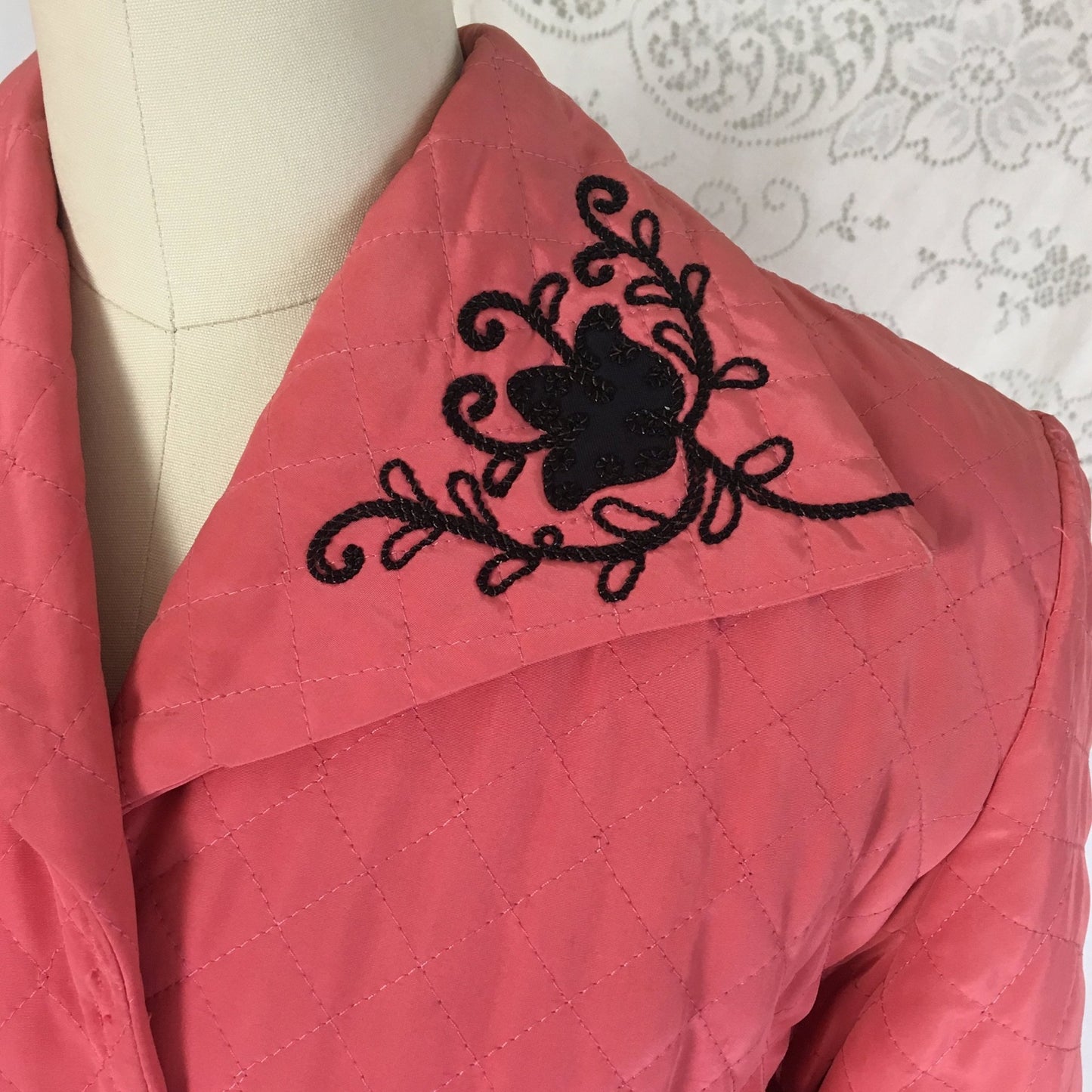 Vintage 1950's Robe | Size LG | Creamy Rose Pink Quilted Cold Rayon with Black Embroidery & Belled Sleeves - Daggers & Dames