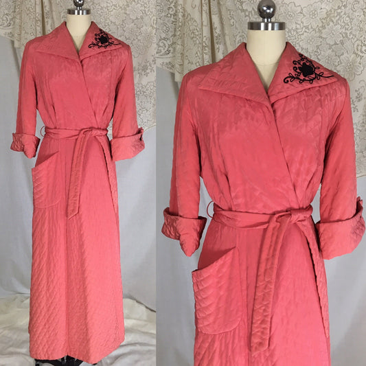 Vintage 1950's Robe | Size LG | Creamy Rose Pink Quilted Cold Rayon with Black Embroidery & Belled Sleeves - Daggers & Dames