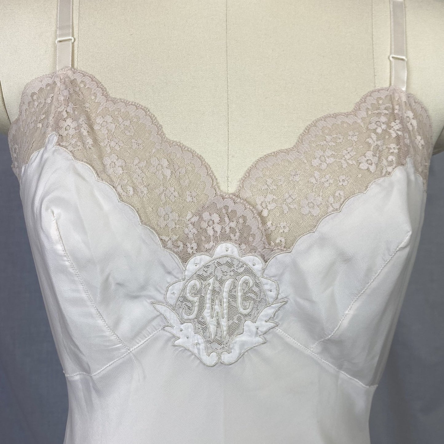 Vintage 1950's Slip | Creamy White Nylon Crepe with Nude Lace & Monogram Applique | Size S, M - Daggers & Dames