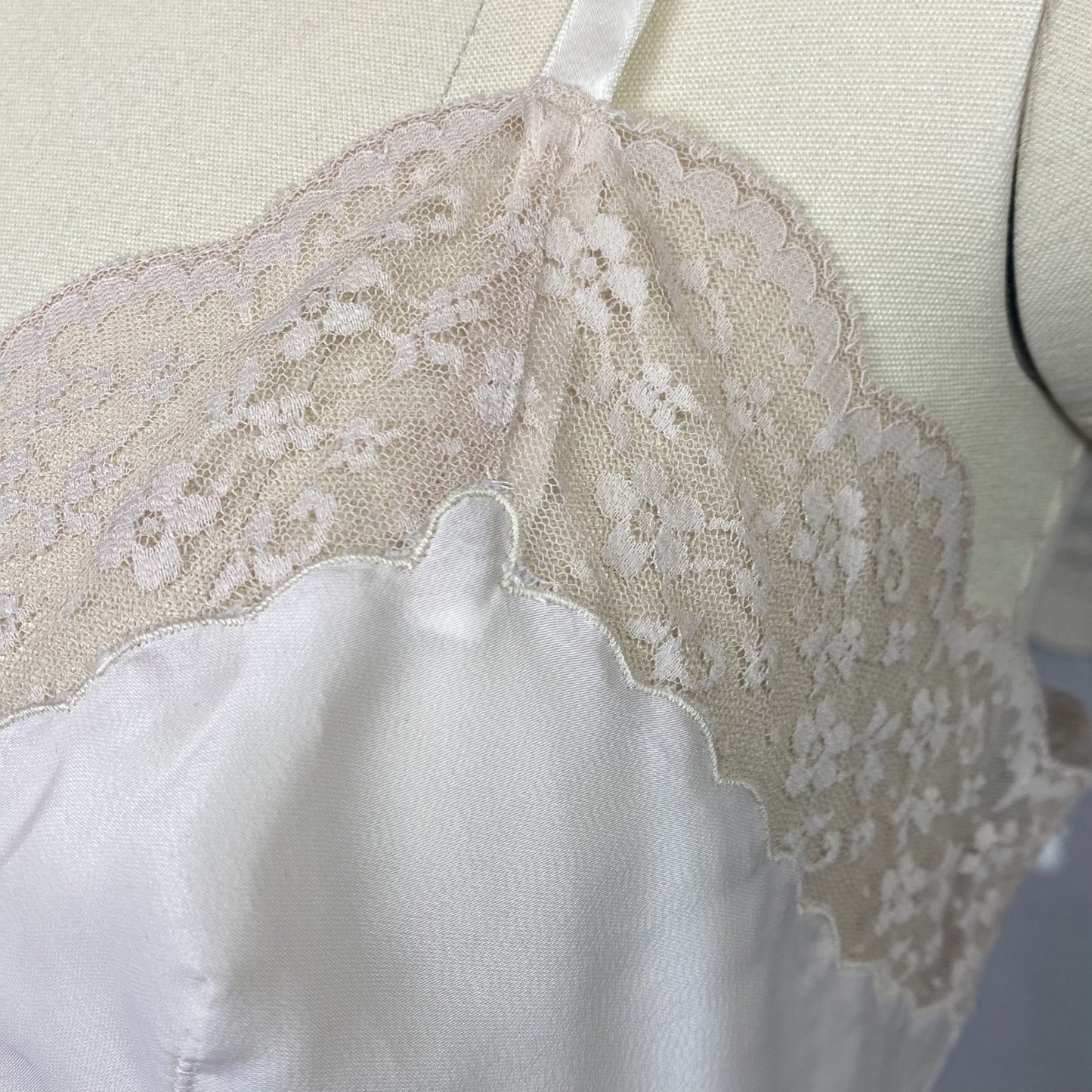 Vintage 1950's Slip | Creamy White Nylon Crepe with Nude Lace & Monogram Applique | Size S, M - Daggers & Dames