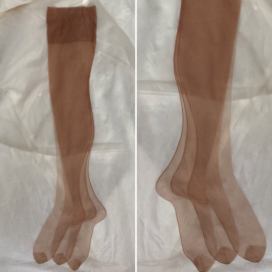 Vintage 1950's Stockings | Full Fashioned Nude Nylon with Exposed Seams & Original Box | Size 10, 10.5, 11 | Cha-Mil - Daggers & Dames