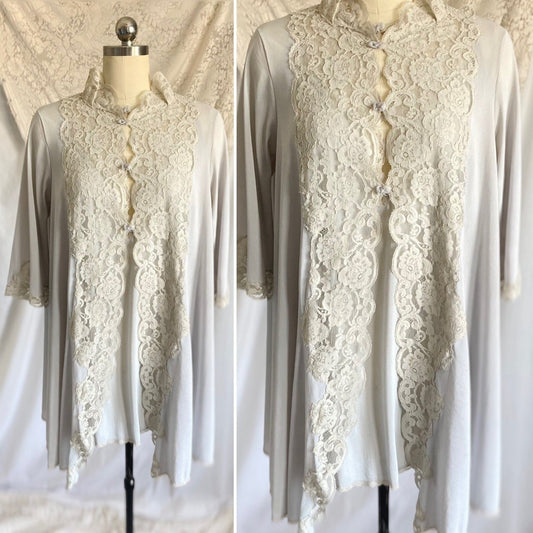 Vintage 1960's Babydoll Nightgown & Peignoir Set | Dove Gray Nylon with Ivory Floral Lace | Size S | Kayser - Daggers & Dames