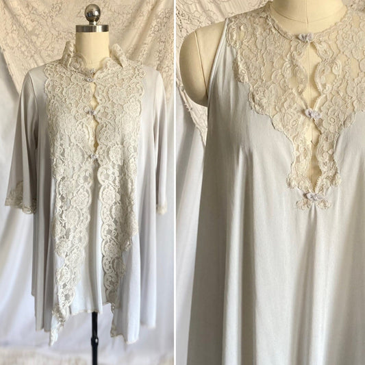 Vintage 1960's Babydoll Nightgown & Peignoir Set | Dove Gray Nylon with Ivory Floral Lace | Size S | Kayser - Daggers & Dames