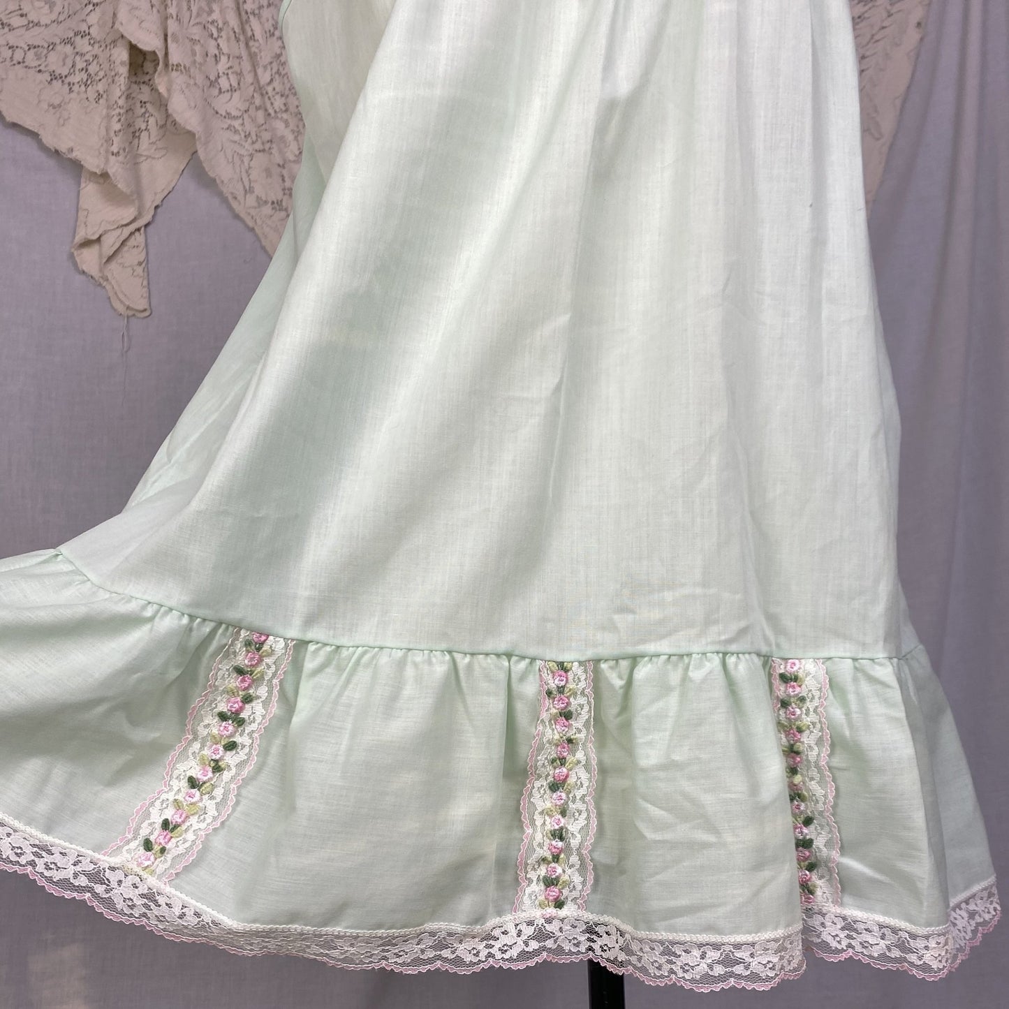 Vintage 1960's Babydoll Nightgown | Pistachio Green Cotton Blend with Floral Embroidery & Lace | Size M, LG | Katz - Daggers & Dames