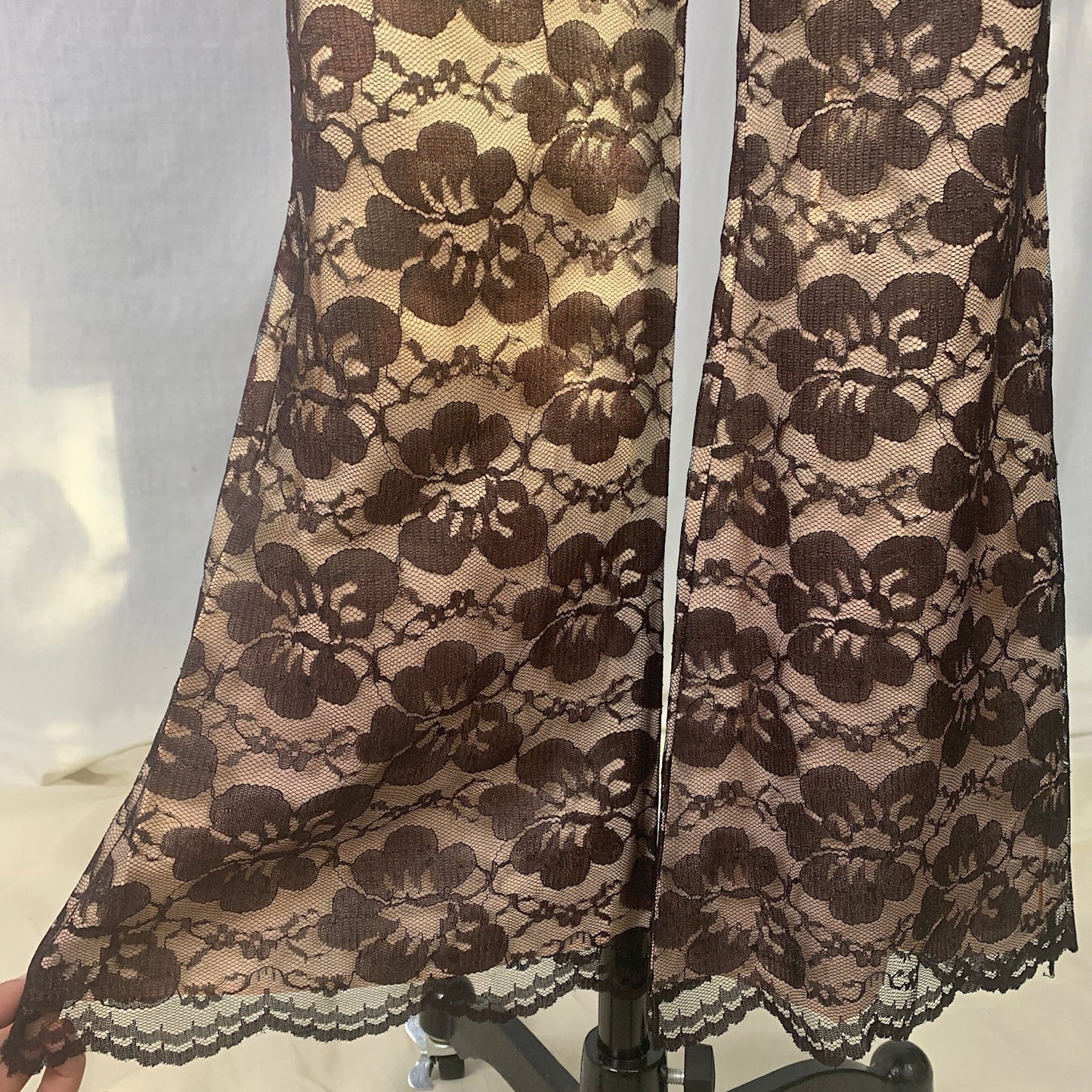 Vintage 1960's Lounge Suit | Deep Mocha Brown Floral Lace over Pale Rose Pink Acetate | Size XS, S | R/B Jrs - Daggers & Dames
