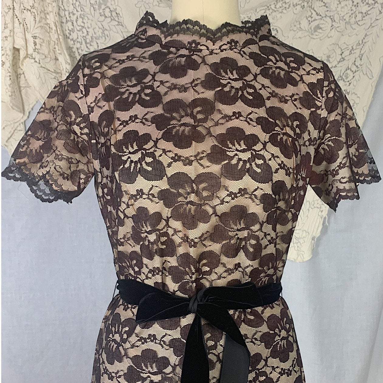 Vintage 1960's Lounge Suit | Deep Mocha Brown Floral Lace over Pale Rose Pink Acetate | Size XS, S | R/B Jrs - Daggers & Dames