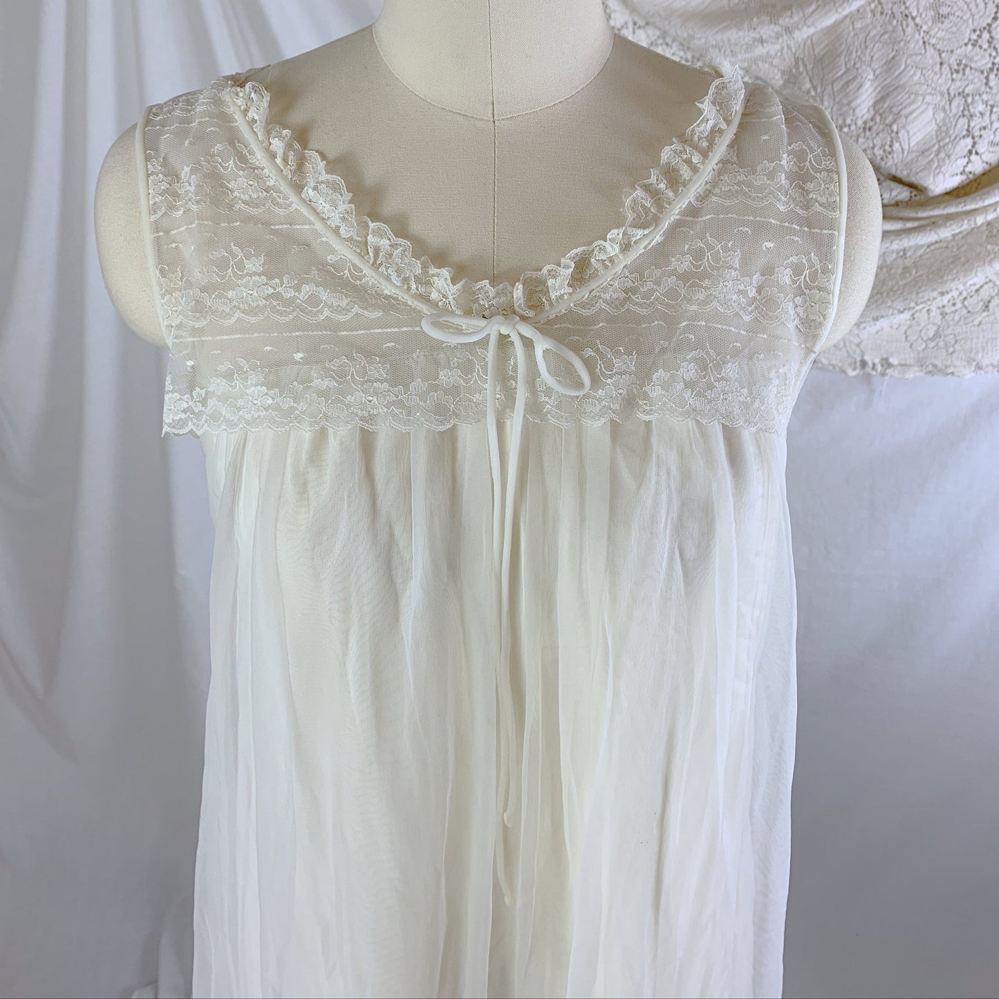 Vintage 1960's Peignoir Set | Sheer Creamy White Nylon Chiffon with Lace | Miss Elaine | Size M - Daggers & Dames