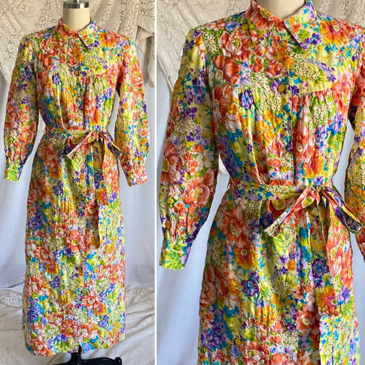 Vintage 1960s Robe | Bold Floral Print Quilted Nylon Taffeta with Puff Sleeves | Size Med - Daggers & Dames