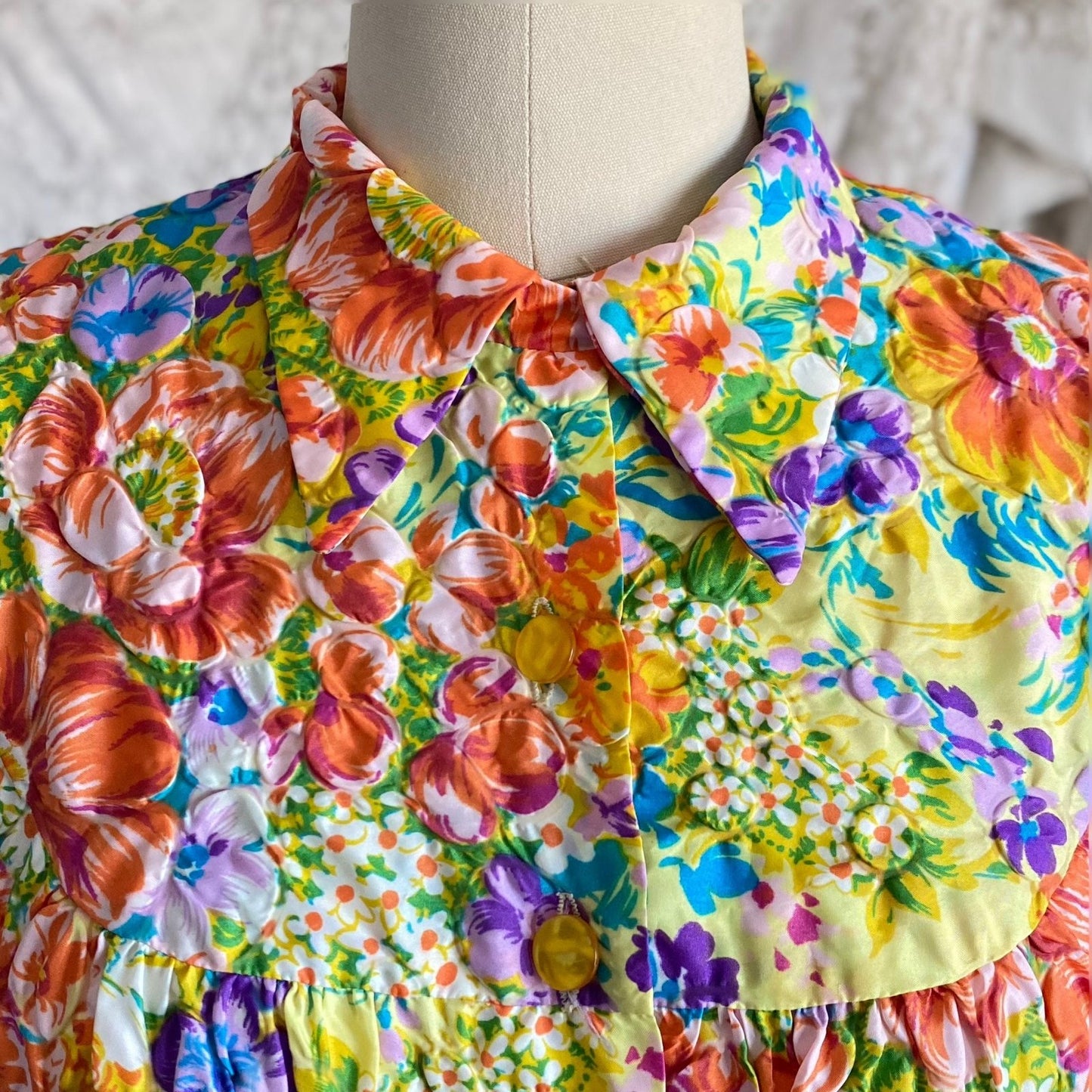 Vintage 1960s Robe | Bold Floral Print Quilted Nylon Taffeta with Puff Sleeves | Size Med - Daggers & Dames