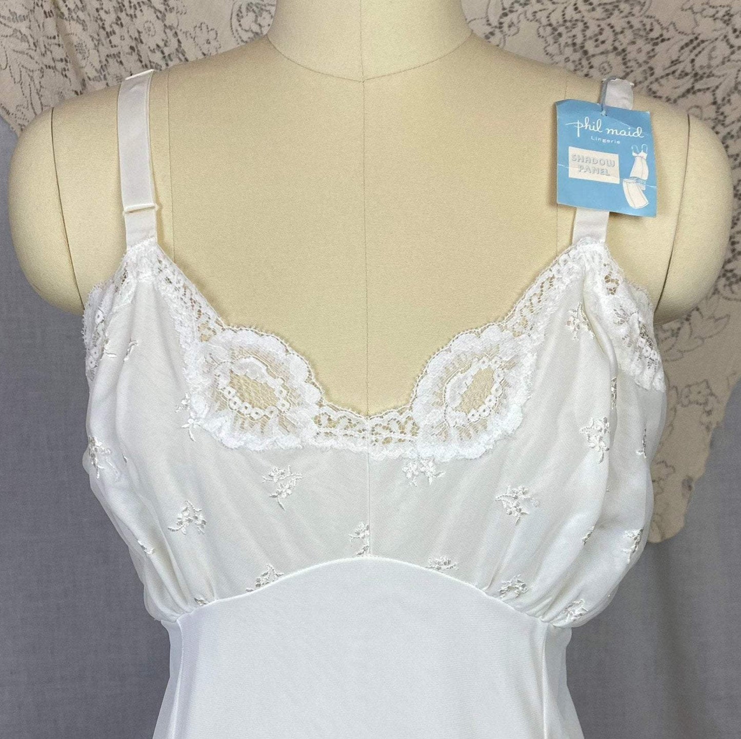 Vintage 1960's Slip | Bright White Nylon with Lace Appliques | Size 38-44 Bust, M/LG - Daggers & Dames