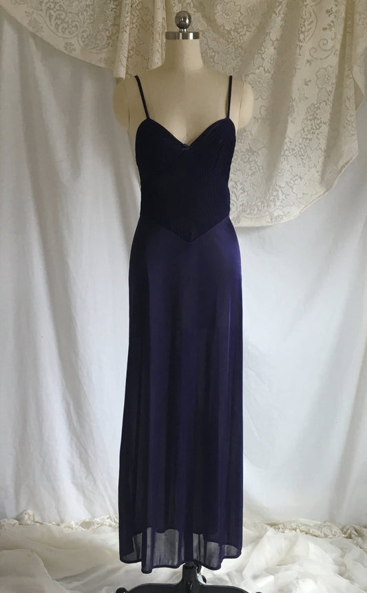 Vintage 1970's Nightgown | Silky Blue Polyester | 70's does 40's Slip Dress | Size XSM/SM - Daggers & Dames