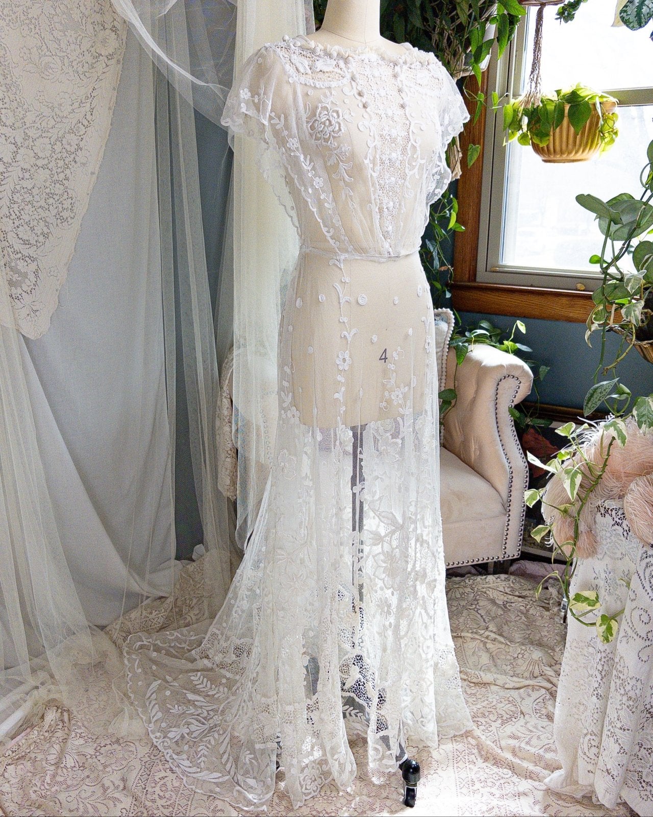 True Vintage Lingerie, Loungewear, and Outerwear – Daggers & Dames