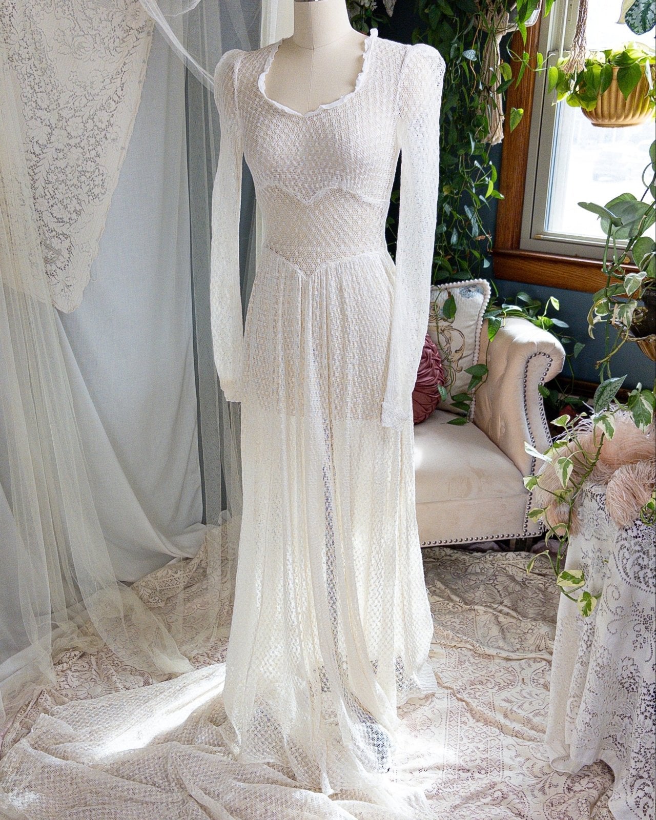 1930s - 1940s Wedding Dress - Long Sleeved Ivory Cotton Crochet with Satin Buttons | XS, Small - Daggers & Dames