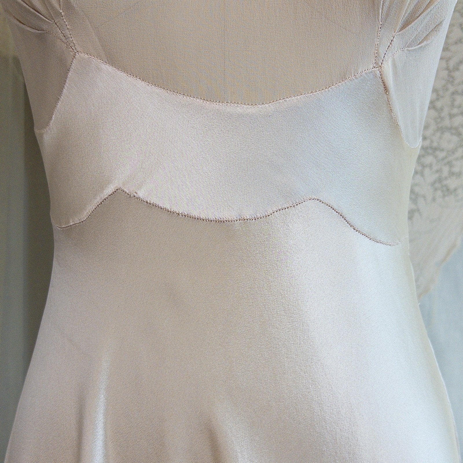 1930s Nightgown & Peignoir Set - Hand Stitched Golden Taupe Silk with Heart Appliqués | XS - Daggers & Dames