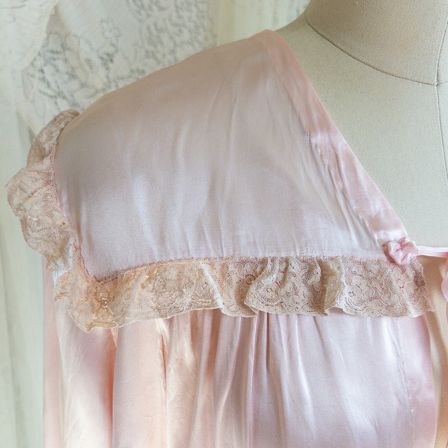 1940's Bed Jacket - Rose Pink Rayon Satin with Ruffled Nude Cotton Lace - Daggers & Dames