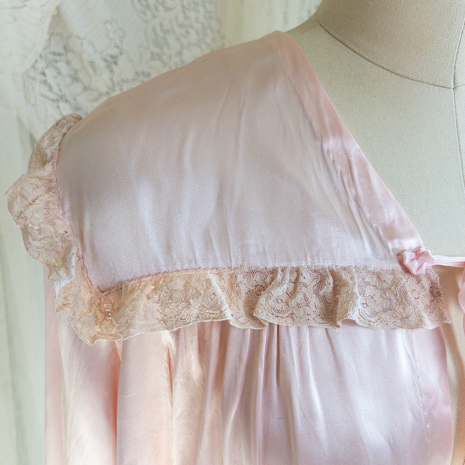 1940's Bed Jacket - Rose Pink Rayon Satin with Ruffled Nude Cotton Lace - Daggers & Dames