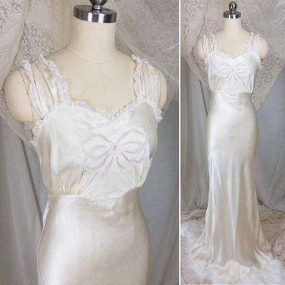 1940s Nightgown - Pearlescent Ivory Silk Satin with Ruffled Bobbin Lace by Laura Lane | XS, Small - Daggers & Dames