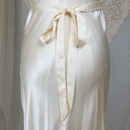 1940s Nightgown - Pearlescent Ivory Silk Satin with Ruffled Bobbin Lace by Laura Lane | XS, Small - Daggers & Dames
