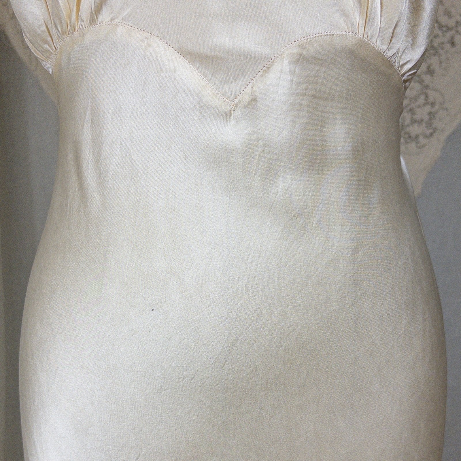1940s Nightgown - Pearlescent Ivory Silk Satin with Ruffled Bobbin Lace by Laura Lane | XS, Small - Daggers & Dames