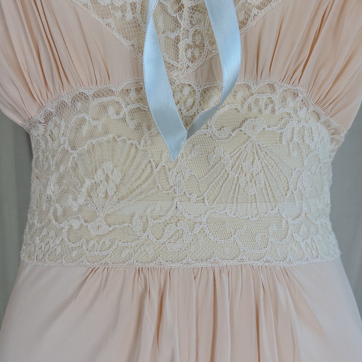 1940's Nightgown & Peignoir Set - Warm Nude Rayon with Ivory Fan Patterned Lace by DuBenay - Daggers & Dames