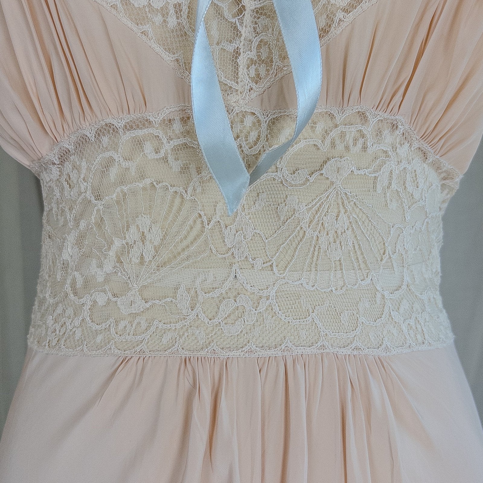 1940's Nightgown & Peignoir Set - Warm Nude Rayon with Ivory Fan Patterned Lace by DuBenay - Daggers & Dames