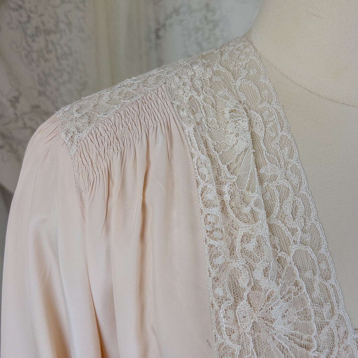 1940's Nightgown & Peignoir Set - Warm Nude Rayon with Ivory Fan Patterned Lace by DuBenay - Daggers & Dames