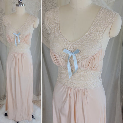 1940's Nightgown & Peignoir Set - Warm Nude Rayon with Ivory Fan Patterned Lace by DuBenay - Daggers & Dames
