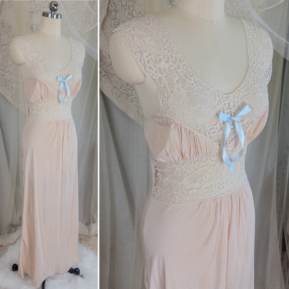 1940's Nightgown & Peignoir Set - Warm Nude Rayon with Ivory Fan Patterned Lace by DuBenay - Daggers & Dames