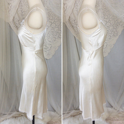 1940s Slip - Pearlescent Ivory Silk Satin with Ruffled Bobbin Lace by Laura Lane | XS - Daggers & Dames
