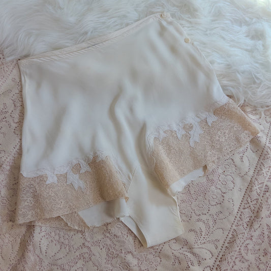 1940's Tap Pants - Bright White Rayon with Ecru Lace | Small - Daggers & Dames