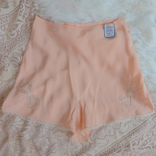 1940's Tap Pants - Hand Stitched Blush Pink Rayon Crepe with Ivory Lace Bows - New with Tags | Small, Medium - Daggers & Dames