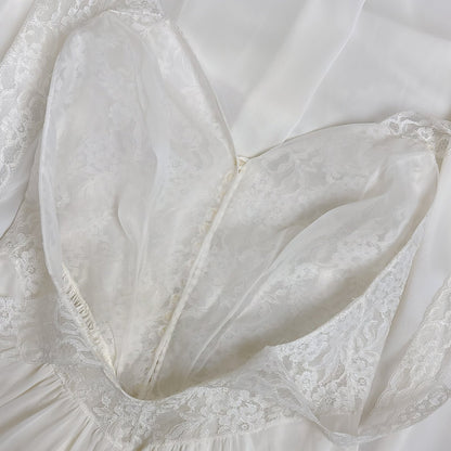 1950's - 1960's Nightgown - White Nylon with Heart Shaped Lace Button - up Bodice & Open Back by Colura - Daggers & Dames