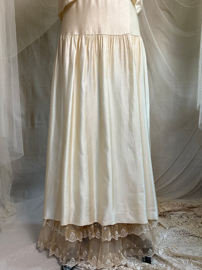 Antique 1920's Bridal Gown - Ivory Silk Satin with Cotton Tulle Lining & Ruffled Lace by Lyman's of Rochester | M