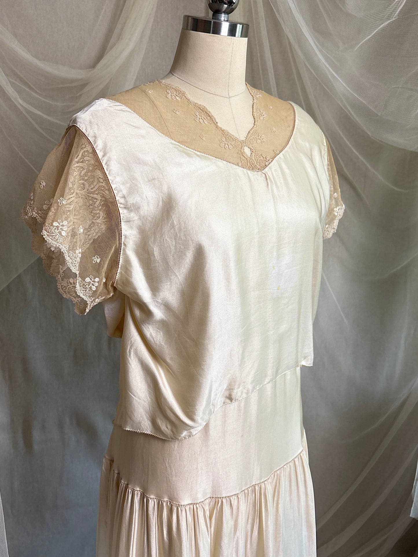 Antique 1920's Bridal Gown - Ivory Silk Satin with Cotton Tulle Lining & Ruffled Lace by Lyman's of Rochester | M