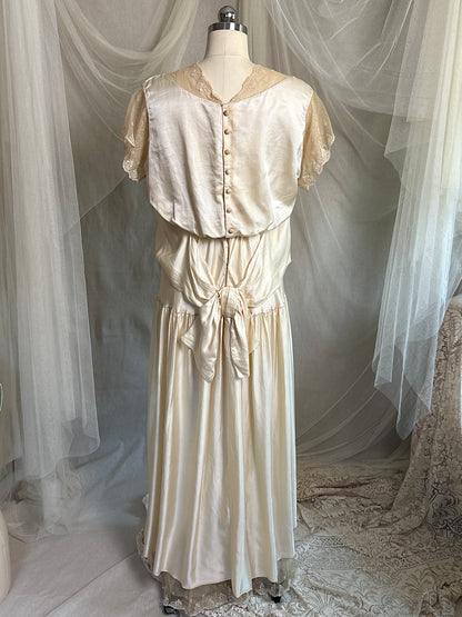 Antique 1920's Bridal Gown - Ivory Silk Satin with Cotton Tulle Lining & Ruffled Lace by Lyman's of Rochester | M