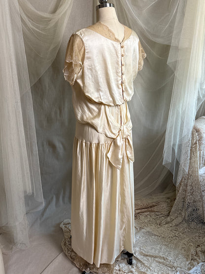 Antique 1920's Bridal Gown - Ivory Silk Satin with Cotton Tulle Lining & Ruffled Lace by Lyman's of Rochester | M