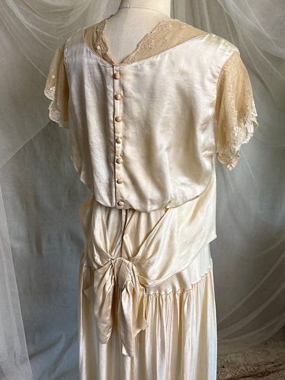 Antique 1920's Bridal Gown - Ivory Silk Satin with Cotton Tulle Lining & Ruffled Lace by Lyman's of Rochester | M