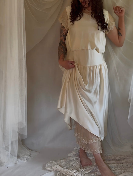 Antique 1920's Bridal Gown - Ivory Silk Satin with Cotton Tulle Lining & Ruffled Lace by Lyman's of Rochester | M