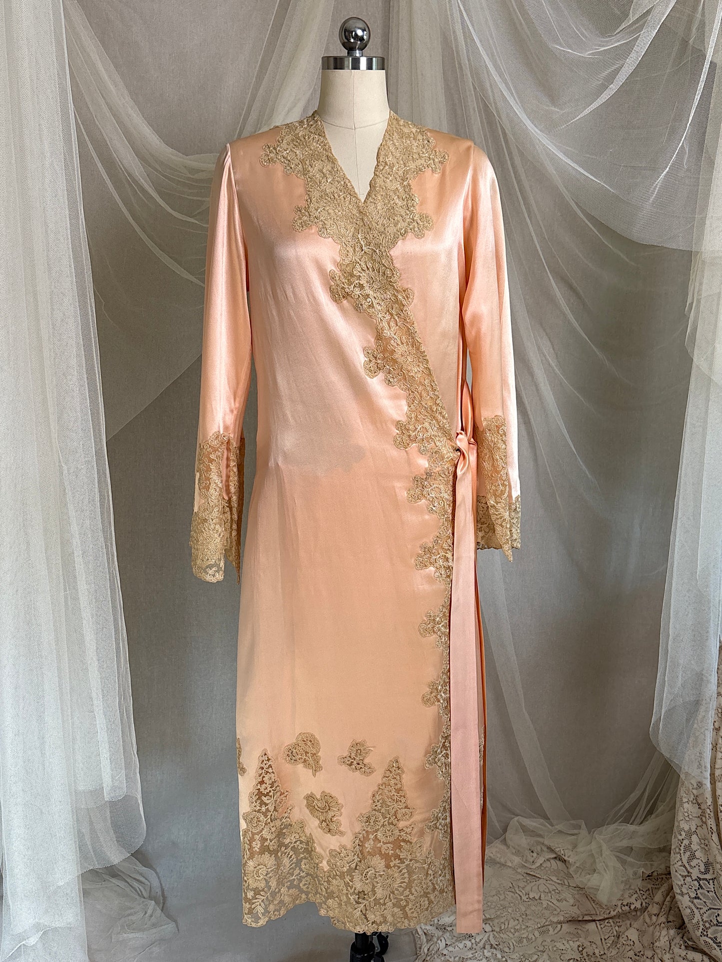 Antique 1920's Dressing Gown - Light Rose Pink Silk Satin with Gold Alençon Lace | S, M