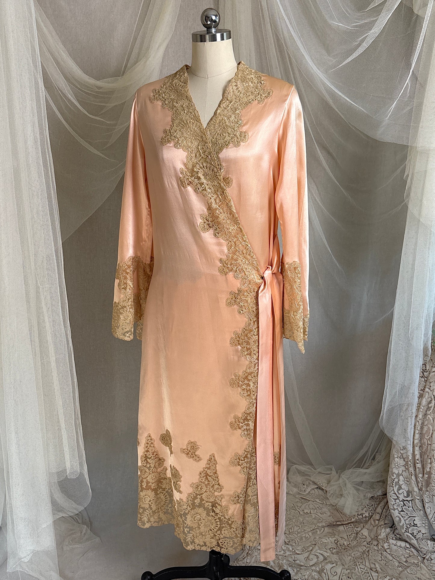Antique 1920's Dressing Gown - Light Rose Pink Silk Satin with Gold Alençon Lace | S, M