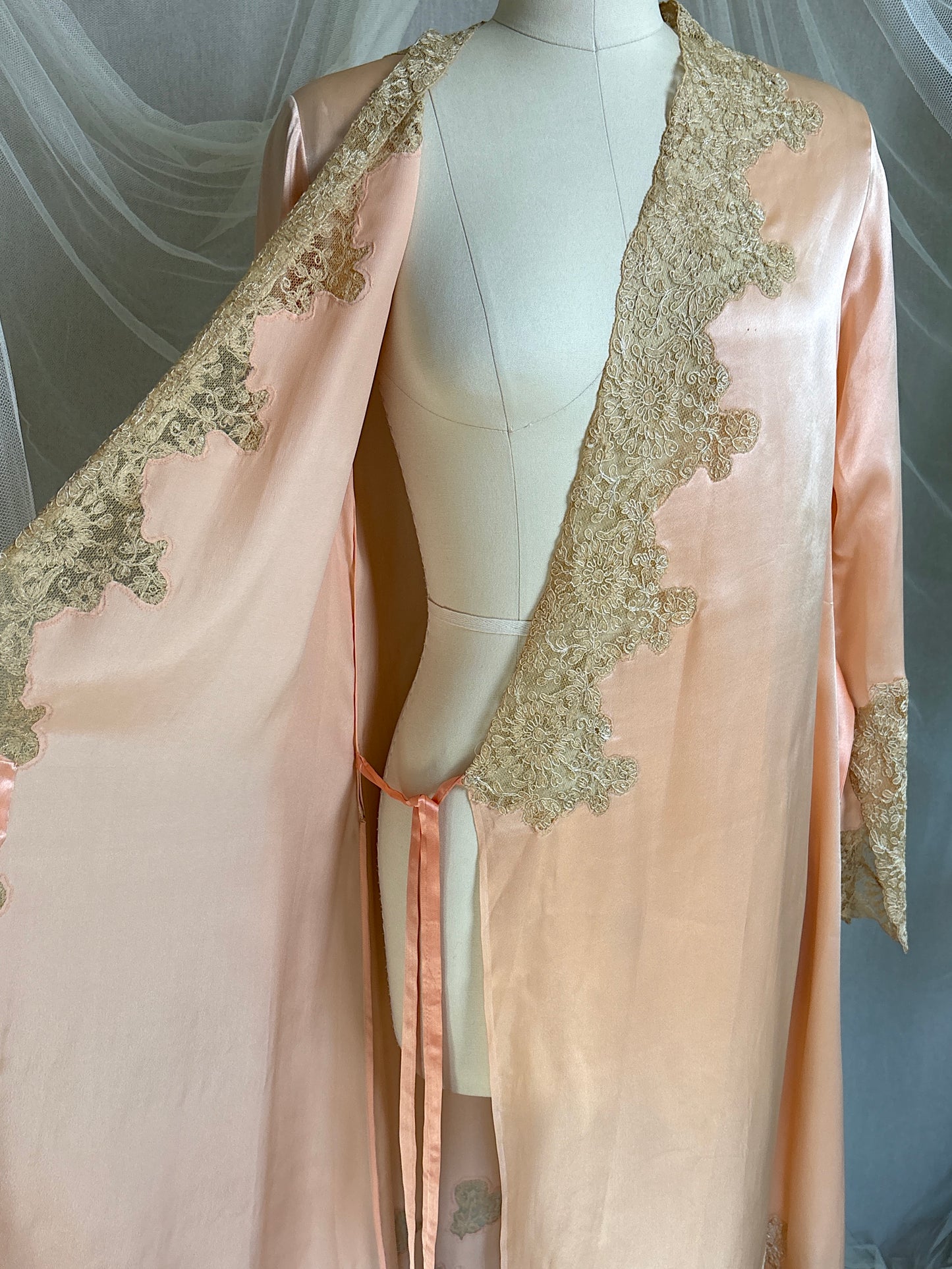 Antique 1920's Dressing Gown - Light Rose Pink Silk Satin with Gold Alençon Lace | S, M