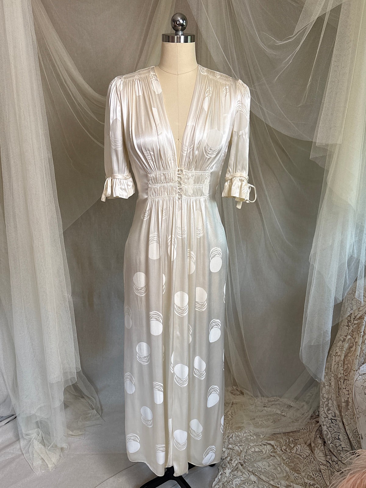 Vintage 1940's Dressing Gown - Pearl White Crepe-Back Rayon Satin with Geo Matte Print | S, M