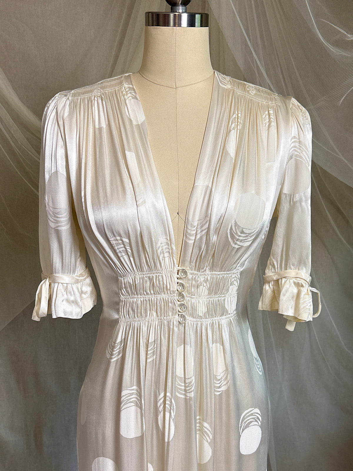 Vintage 1940's Dressing Gown - Pearl White Crepe-Back Rayon Satin with Geo Matte Print | S, M