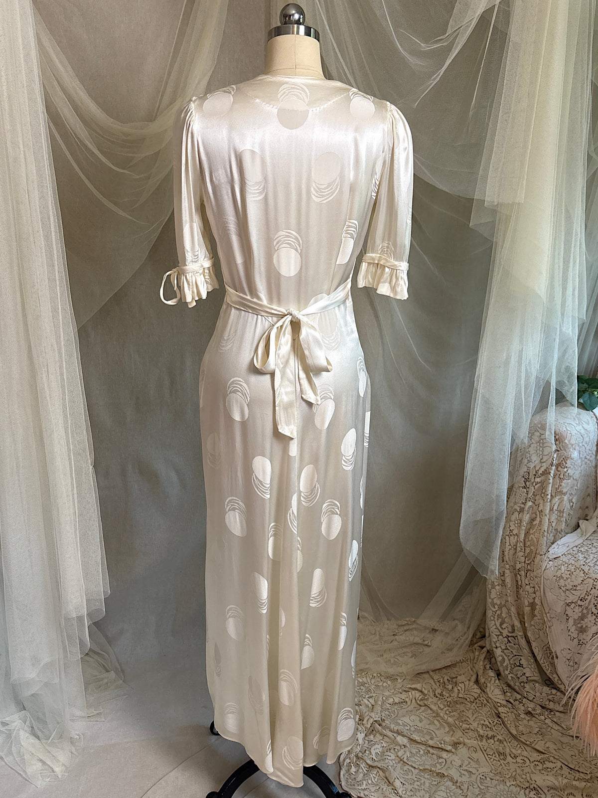 Vintage 1940's Dressing Gown - Pearl White Crepe-Back Rayon Satin with Geo Matte Print | S, M