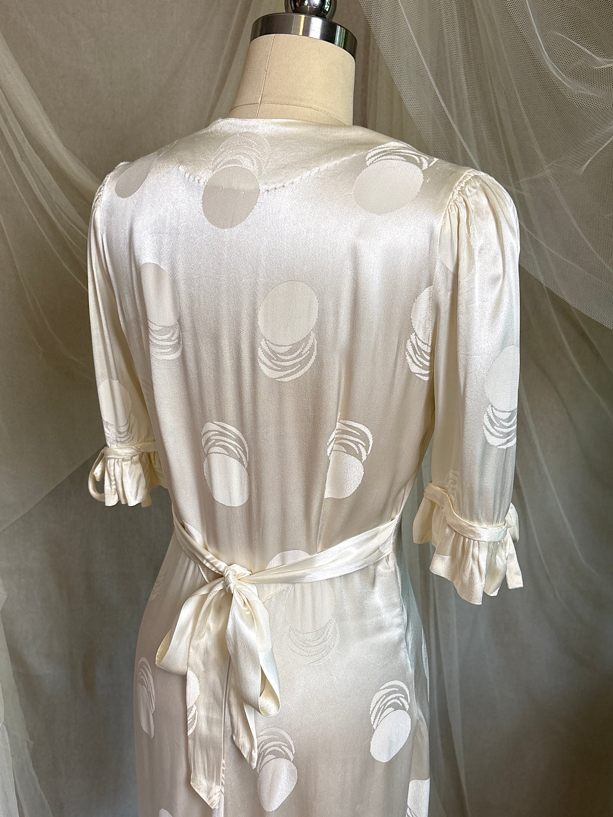 Vintage 1940's Dressing Gown - Pearl White Crepe-Back Rayon Satin with Geo Matte Print | S, M