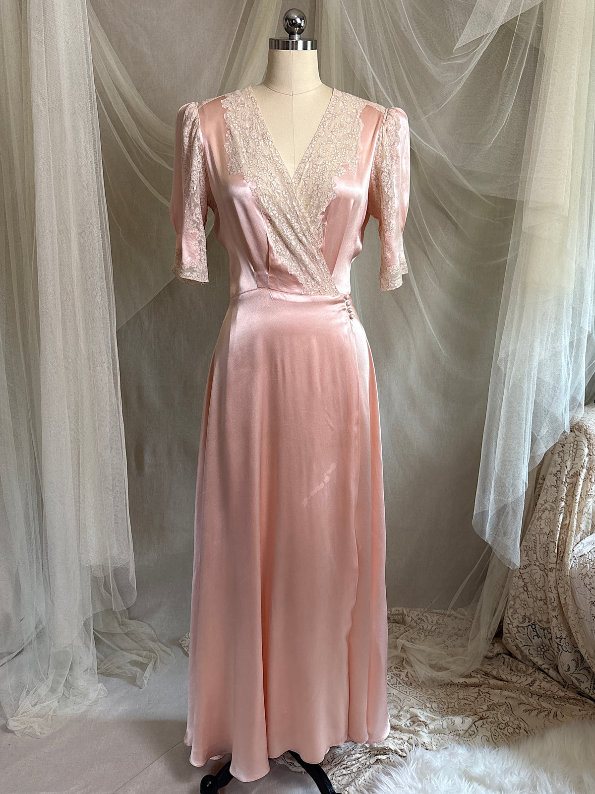 Vintage 1940's Dressing Gown - Dusty Rose Pink Crepe-Back Satin with Keyhole Back | S, M