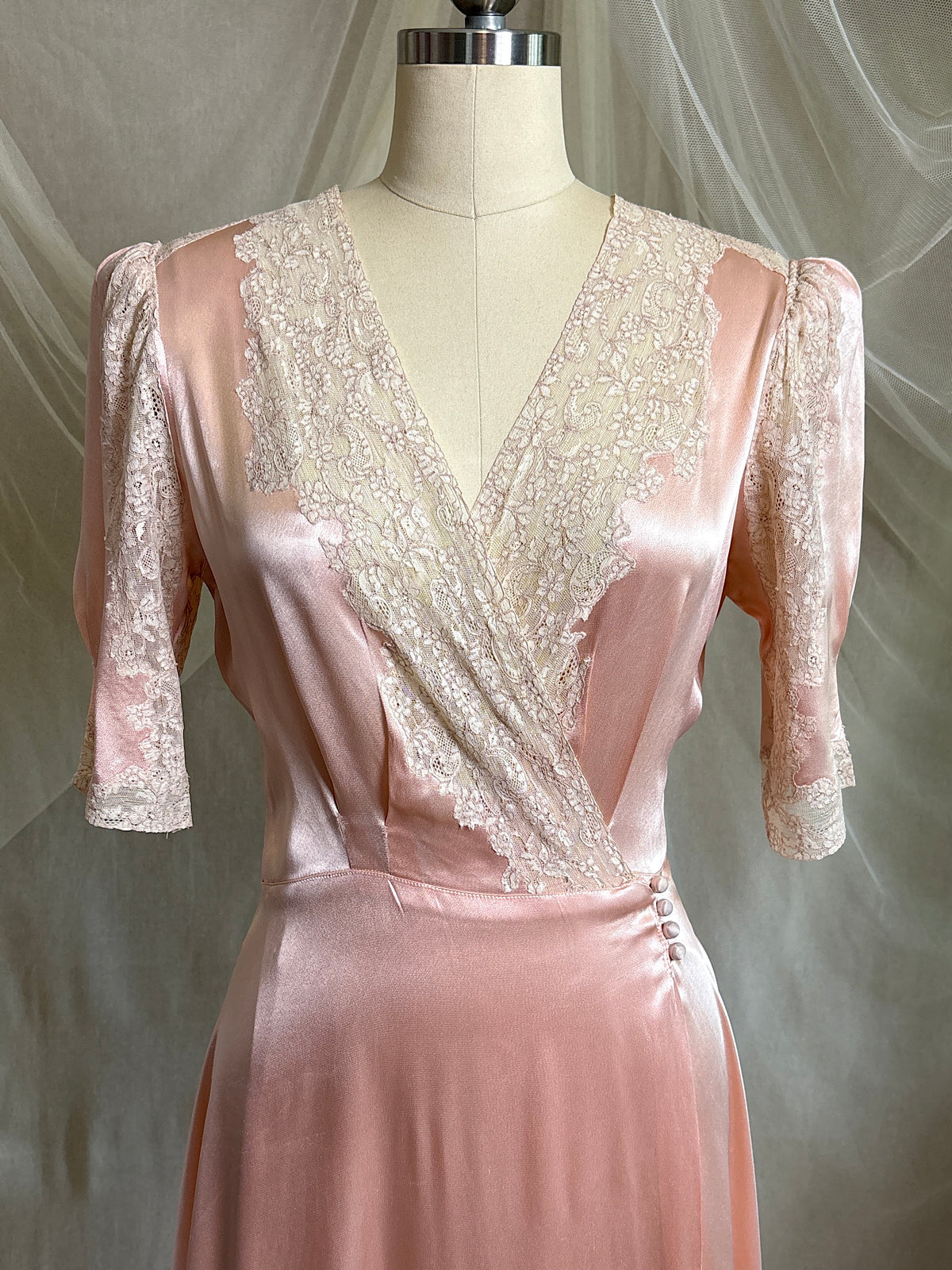Vintage 1940's Dressing Gown - Dusty Rose Pink Crepe-Back Satin with Keyhole Back | S, M