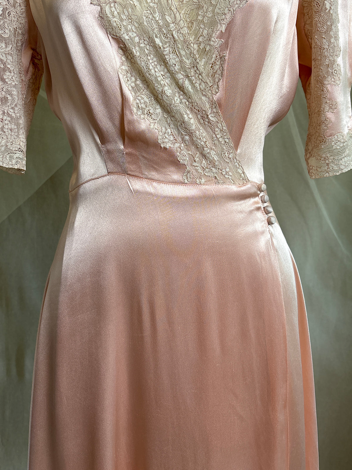 Vintage 1940's Dressing Gown - Dusty Rose Pink Crepe-Back Satin with Keyhole Back | S, M