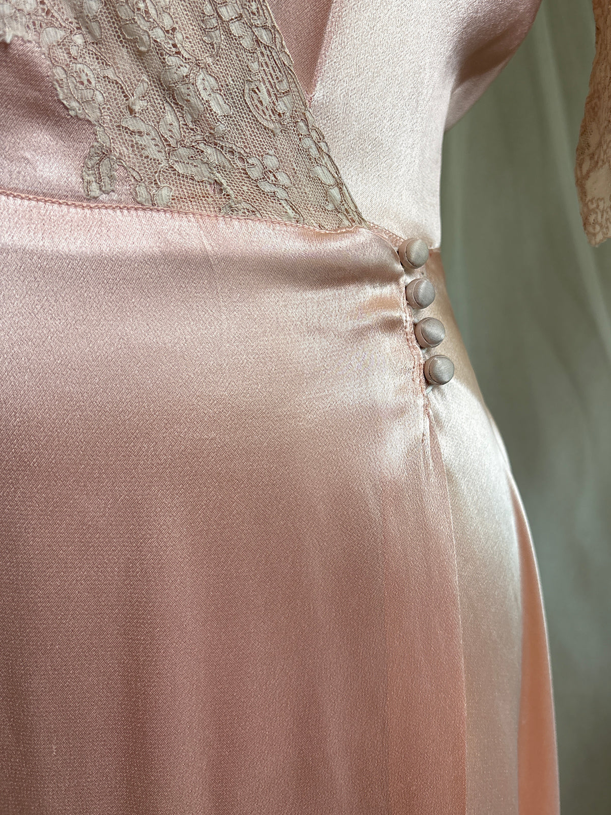 Vintage 1940's Dressing Gown - Dusty Rose Pink Crepe-Back Satin with Keyhole Back | S, M